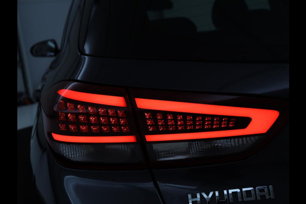 Hyundai i30 1.5 T-GDi MHEV Premium | Stoelventilatie | Leder | Trekhaak | Camera | Carplay | Stoelverwarming | Keyless | Full LED | Navigatie | Cruise control | Dodehoek detectie | Climate control