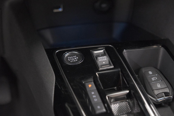 Peugeot 3008 1.6 HYbrid 225 Blue Lease Allure | Camera | Adaptieve Cruise Control | Dodehoekdetectie | Allseason Banden