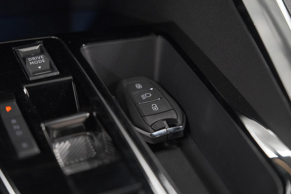 Peugeot 3008 1.6 HYbrid 225 Blue Lease Allure | Camera | Adaptieve Cruise Control | Dodehoekdetectie | Allseason Banden