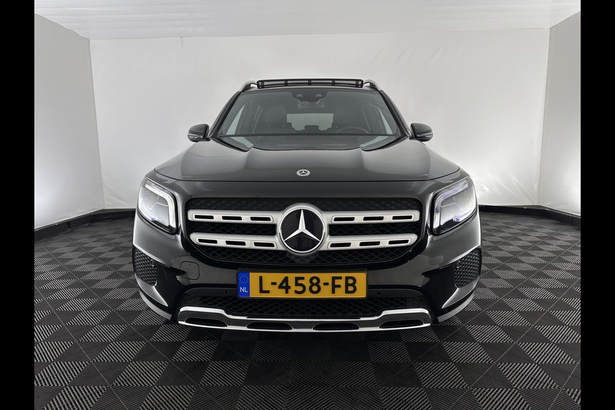 Mercedes-Benz Glb 200 Business Solution Luxury (INCL-BTW) *PANO | LEATHER | FULL-LED | AMBIENTLIGHT | HEATED-SPORTSEATS | WIDESCREEN-DIGICOCKPIT | DAB+ | NAVI-FULLMAP | CAMERA | PRIVACYGLASS | LANE-ASSIST | DYNAMIC-SELECT | 18'