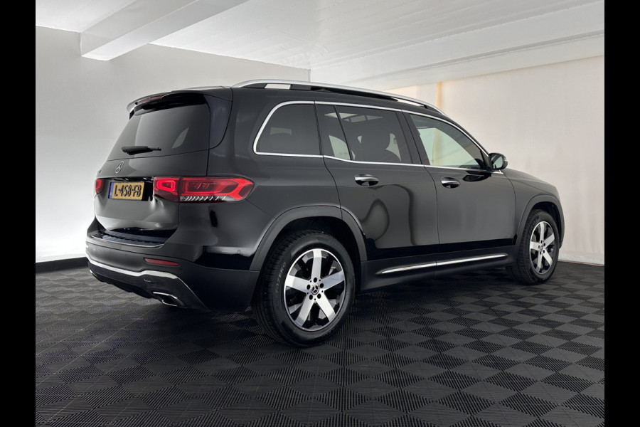 Mercedes-Benz Glb 200 Business Solution Luxury (INCL-BTW) *PANO | LEATHER | FULL-LED | AMBIENTLIGHT | HEATED-SPORTSEATS | WIDESCREEN-DIGICOCKPIT | DAB+ | NAVI-FULLMAP | CAMERA | PRIVACYGLASS | LANE-ASSIST | DYNAMIC-SELECT | 18'