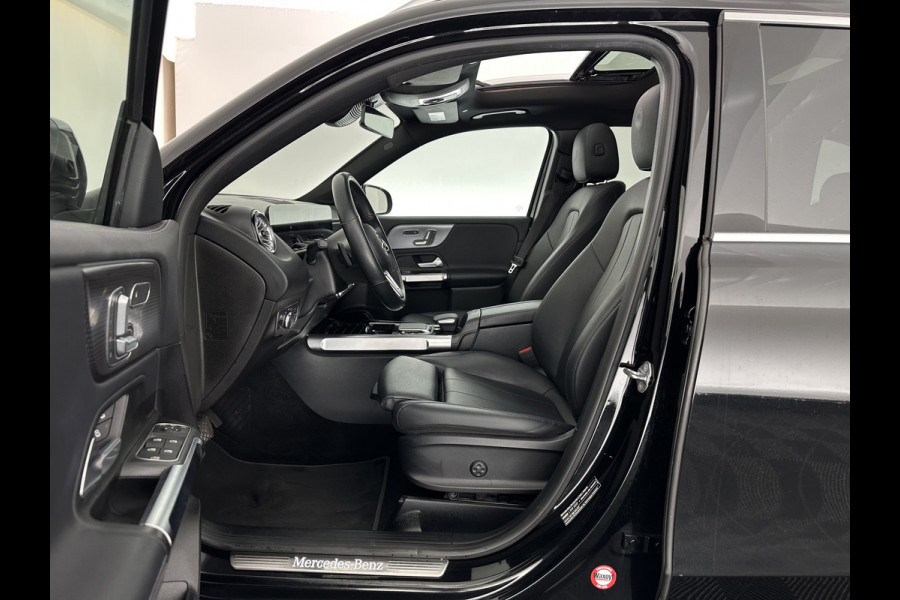 Mercedes-Benz Glb 200 Business Solution Luxury (INCL-BTW) *PANO | LEATHER | FULL-LED | AMBIENTLIGHT | HEATED-SPORTSEATS | WIDESCREEN-DIGICOCKPIT | DAB+ | NAVI-FULLMAP | CAMERA | PRIVACYGLASS | LANE-ASSIST | DYNAMIC-SELECT | 18'
