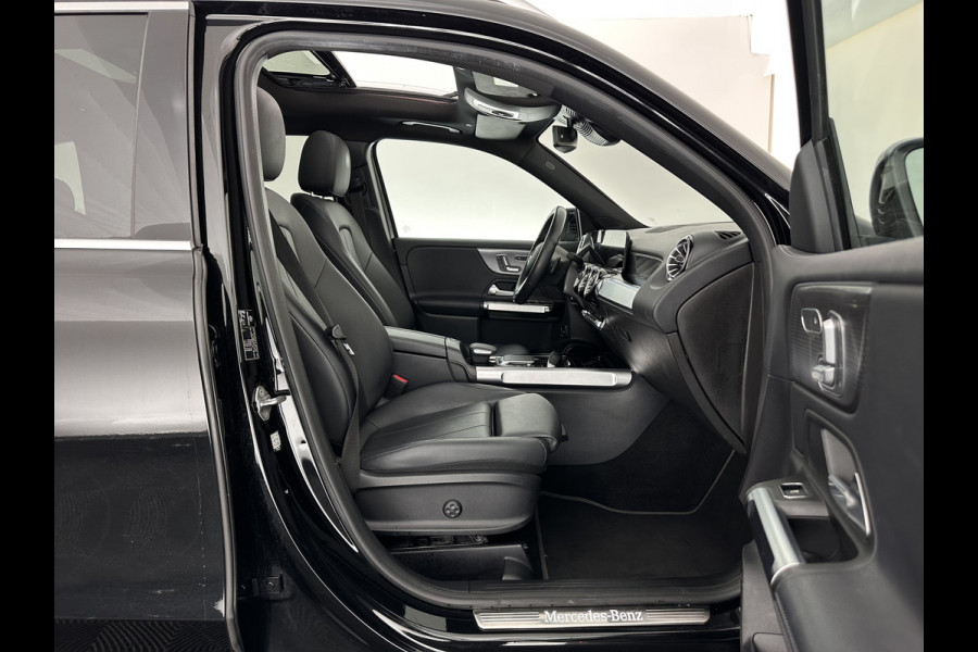 Mercedes-Benz Glb 200 Business Solution Luxury (INCL-BTW) *PANO | LEATHER | FULL-LED | AMBIENTLIGHT | HEATED-SPORTSEATS | WIDESCREEN-DIGICOCKPIT | DAB+ | NAVI-FULLMAP | CAMERA | PRIVACYGLASS | LANE-ASSIST | DYNAMIC-SELECT | 18'