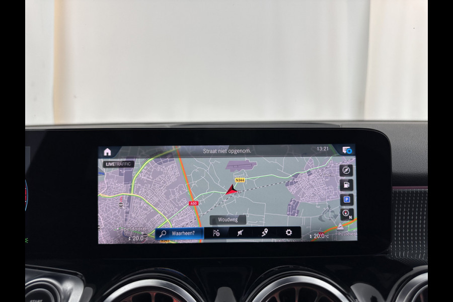 Mercedes-Benz Glb 200 Business Solution Luxury (INCL-BTW) *PANO | LEATHER | FULL-LED | AMBIENTLIGHT | HEATED-SPORTSEATS | WIDESCREEN-DIGICOCKPIT | DAB+ | NAVI-FULLMAP | CAMERA | PRIVACYGLASS | LANE-ASSIST | DYNAMIC-SELECT | 18'