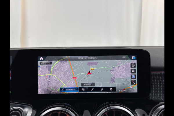 Mercedes-Benz Glb 200 Business Solution Luxury (INCL-BTW) *PANO | LEATHER | FULL-LED | AMBIENTLIGHT | HEATED-SPORTSEATS | WIDESCREEN-DIGICOCKPIT | DAB+ | NAVI-FULLMAP | CAMERA | PRIVACYGLASS | LANE-ASSIST | DYNAMIC-SELECT | 18'