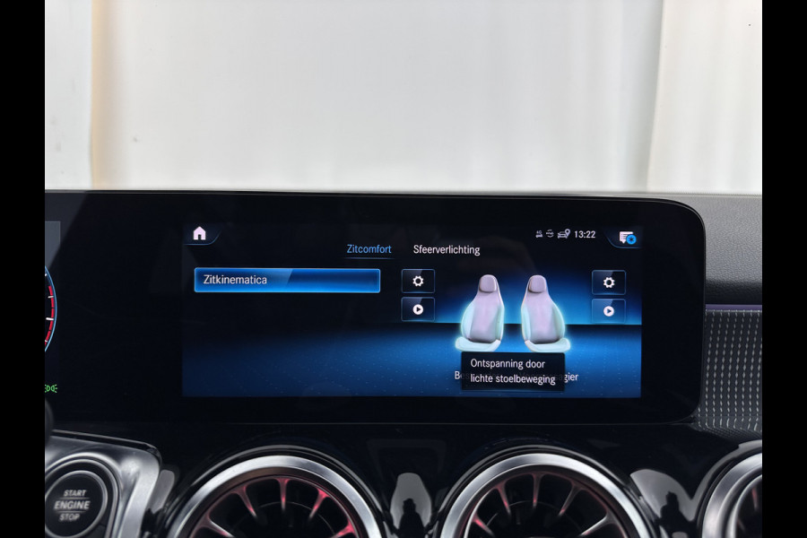 Mercedes-Benz Glb 200 Business Solution Luxury (INCL-BTW) *PANO | LEATHER | FULL-LED | AMBIENTLIGHT | HEATED-SPORTSEATS | WIDESCREEN-DIGICOCKPIT | DAB+ | NAVI-FULLMAP | CAMERA | PRIVACYGLASS | LANE-ASSIST | DYNAMIC-SELECT | 18'