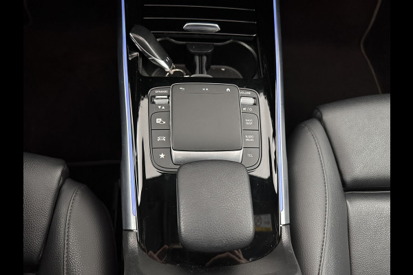 Mercedes-Benz Glb 200 Business Solution Luxury (INCL-BTW) *PANO | LEATHER | FULL-LED | AMBIENTLIGHT | HEATED-SPORTSEATS | WIDESCREEN-DIGICOCKPIT | DAB+ | NAVI-FULLMAP | CAMERA | PRIVACYGLASS | LANE-ASSIST | DYNAMIC-SELECT | 18'