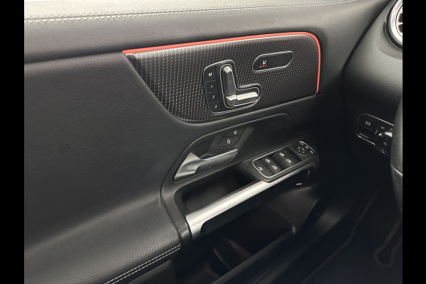 Mercedes-Benz Glb 200 Business Solution Luxury (INCL-BTW) *PANO | LEATHER | FULL-LED | AMBIENTLIGHT | HEATED-SPORTSEATS | WIDESCREEN-DIGICOCKPIT | DAB+ | NAVI-FULLMAP | CAMERA | PRIVACYGLASS | LANE-ASSIST | DYNAMIC-SELECT | 18'