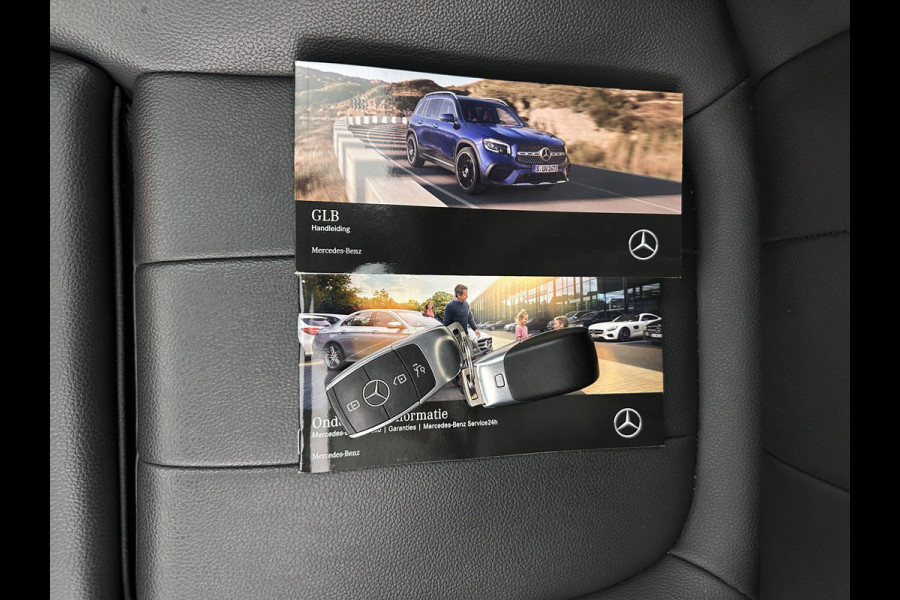 Mercedes-Benz Glb 200 Business Solution Luxury (INCL-BTW) *PANO | LEATHER | FULL-LED | AMBIENTLIGHT | HEATED-SPORTSEATS | WIDESCREEN-DIGICOCKPIT | DAB+ | NAVI-FULLMAP | CAMERA | PRIVACYGLASS | LANE-ASSIST | DYNAMIC-SELECT | 18'
