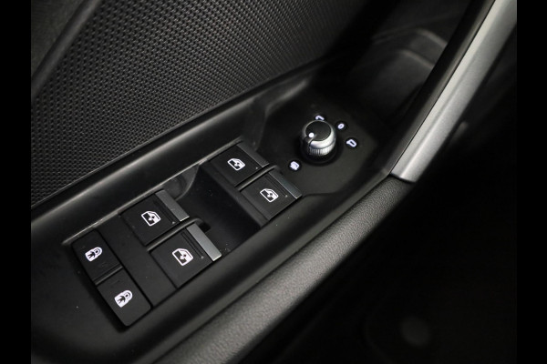 Audi A3 Sportback 40 TFSI e Advanced edition 204 pk S-tronic | Verlengde garantie | Navigatie | Parkeersensoren (Park assist) | Achteruitrijcamera | Adaptieve cruise control | Stoelverwarming |