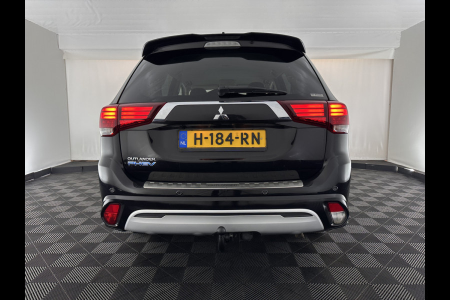 Mitsubishi Outlander 2.4 PHEV Intense (Plug-in) (INCL-BTW) *LEATHER-MICROFIBRE | FULL-LED | KEYLESS | BLINDSPOT | CAMERA | HEATED-COMFORTSEATS | ECC | SHIFTPADDLES | PDC | CRUISE | PRIVACY-GLASS | DAB | TOWBAR | CARPLAY | 18''ALU*