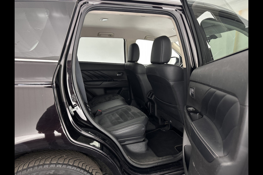 Mitsubishi Outlander 2.4 PHEV Intense (Plug-in) (INCL-BTW) *LEATHER-MICROFIBRE | FULL-LED | KEYLESS | BLINDSPOT | CAMERA | HEATED-COMFORTSEATS | ECC | SHIFTPADDLES | PDC | CRUISE | PRIVACY-GLASS | DAB | TOWBAR | CARPLAY | 18''ALU*