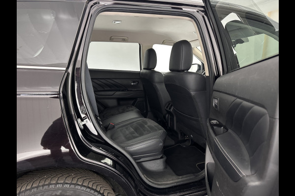Mitsubishi Outlander 2.4 PHEV Intense (Plug-in) (INCL-BTW) *LEATHER-MICROFIBRE | FULL-LED | KEYLESS | BLINDSPOT | CAMERA | HEATED-COMFORTSEATS | ECC | SHIFTPADDLES | PDC | CRUISE | PRIVACY-GLASS | DAB | TOWBAR | CARPLAY | 18''ALU*