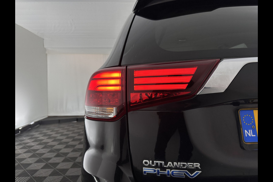 Mitsubishi Outlander 2.4 PHEV Intense (Plug-in) (INCL-BTW) *LEATHER-MICROFIBRE | FULL-LED | KEYLESS | BLINDSPOT | CAMERA | HEATED-COMFORTSEATS | ECC | SHIFTPADDLES | PDC | CRUISE | PRIVACY-GLASS | DAB | TOWBAR | CARPLAY | 18''ALU*