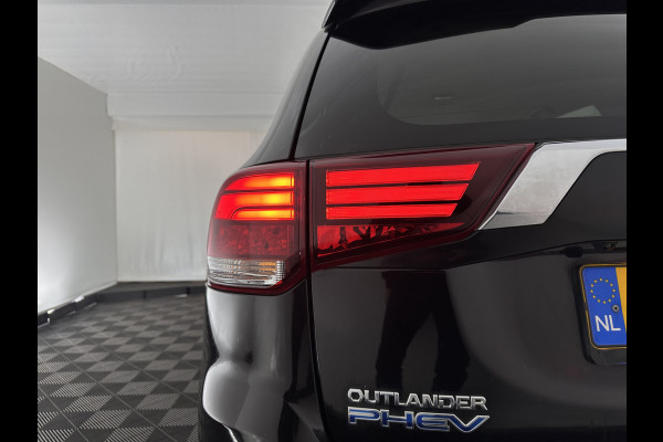 Mitsubishi Outlander 2.4 PHEV Intense (Plug-in) (INCL-BTW) *LEATHER-MICROFIBRE | FULL-LED | KEYLESS | BLINDSPOT | CAMERA | HEATED-COMFORTSEATS | ECC | SHIFTPADDLES | PDC | CRUISE | PRIVACY-GLASS | DAB | TOWBAR | CARPLAY | 18''ALU*