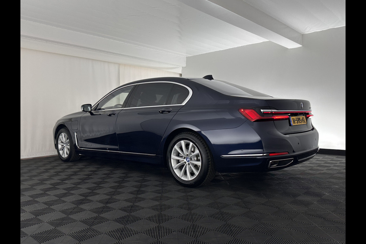 BMW 7 Serie 745Le (Plug-in) (INCL-BTW) *PANO | EXCLUSIV-NAPPA-LEATHER | LASER-LED | HEAD-UP | BLIND-SPOT | MEMORY-PACK | DIGI-COCKPIT | KEYLESS | DAB+ | CAMERA | COMFORT-SEATS | AMBIENT-LIGHT | DAB | CARPLAY | 18''ALU*