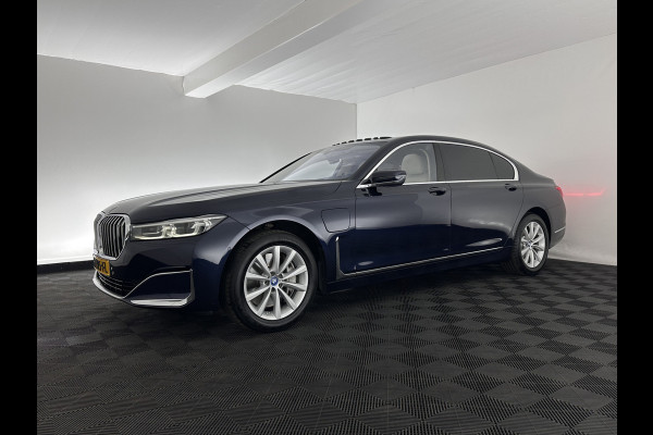 BMW 7 Serie 745Le (Plug-in) (INCL-BTW) *PANO | EXCLUSIV-NAPPA-LEATHER | LASER-LED | HEAD-UP | BLIND-SPOT | MEMORY-PACK | DIGI-COCKPIT | KEYLESS | DAB+ | CAMERA | COMFORT-SEATS | AMBIENT-LIGHT | DAB | CARPLAY | 18''ALU*