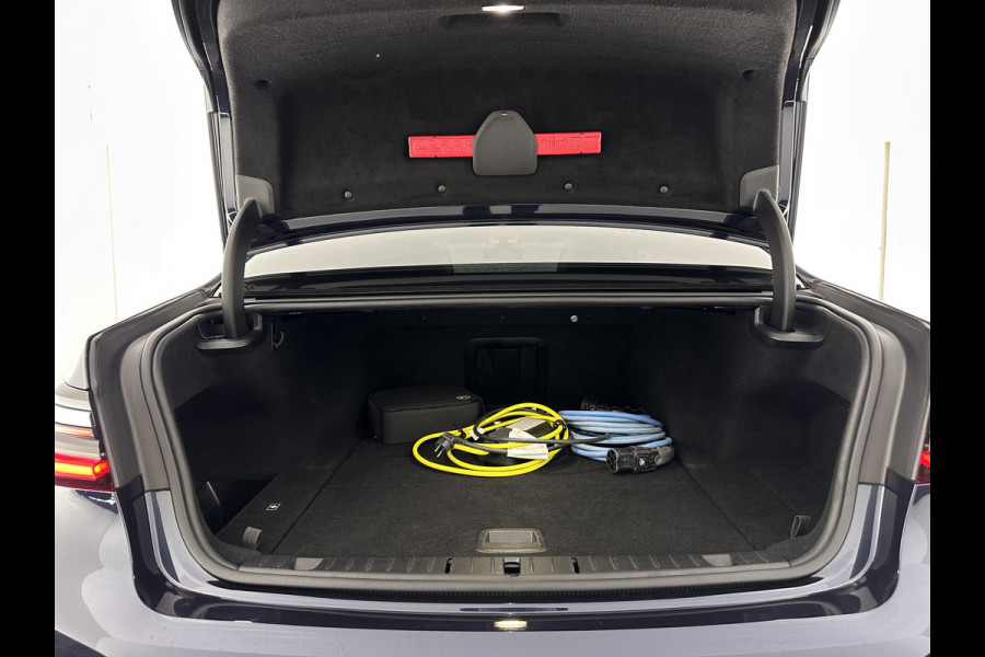 BMW 7 Serie 745Le (Plug-in) (INCL-BTW) *PANO | EXCLUSIV-NAPPA-LEATHER | LASER-LED | HEAD-UP | BLIND-SPOT | MEMORY-PACK | DIGI-COCKPIT | KEYLESS | DAB+ | CAMERA | COMFORT-SEATS | AMBIENT-LIGHT | DAB | CARPLAY | 18''ALU*