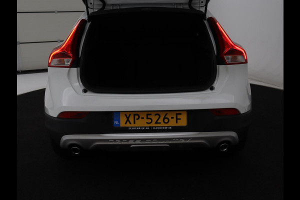 Volvo V40 Cross Country 1.5 T3 Polar+ Luxury | Panoramadak | Leder | Trekhaak | Harman/Kardon | Stoelverwarming | Camera | Keyless | Full LED | Park Assist | Climate control | Cruise control