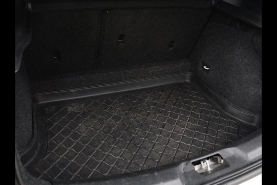 Volvo V40 Cross Country 1.5 T3 Polar+ Luxury | Panoramadak | Leder | Trekhaak | Harman/Kardon | Stoelverwarming | Camera | Keyless | Full LED | Park Assist | Climate control | Cruise control