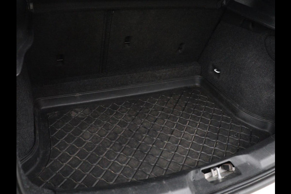 Volvo V40 Cross Country 1.5 T3 Polar+ Luxury | Panoramadak | Leder | Trekhaak | Harman/Kardon | Stoelverwarming | Camera | Keyless | Full LED | Park Assist | Climate control | Cruise control