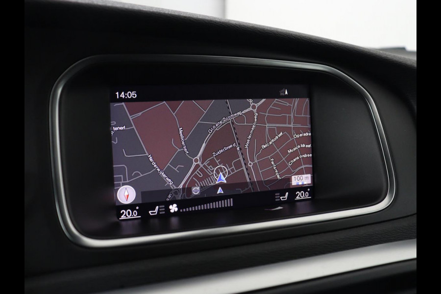 Volvo V40 Cross Country 1.5 T3 Polar+ Luxury | Panoramadak | Leder | Trekhaak | Harman/Kardon | Stoelverwarming | Camera | Keyless | Full LED | Park Assist | Climate control | Cruise control