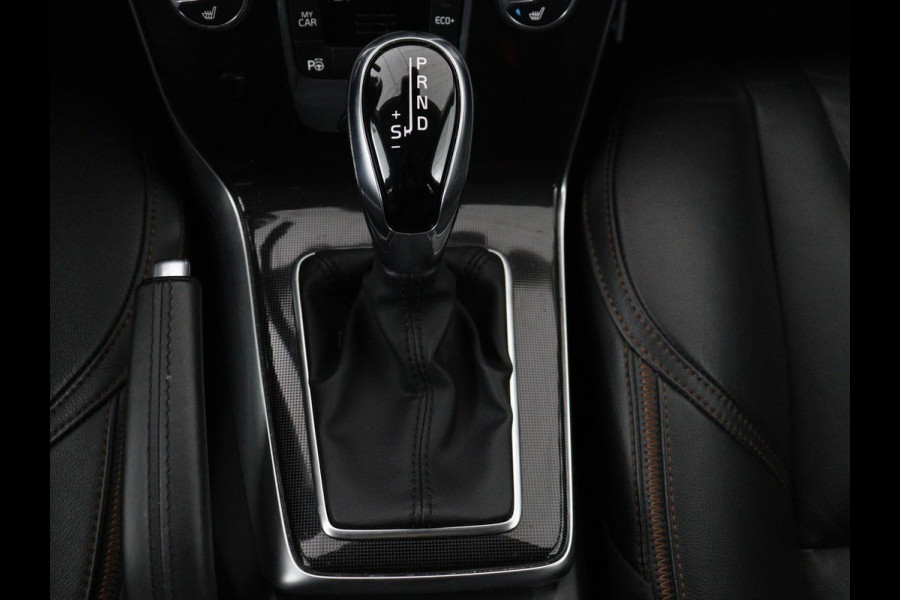 Volvo V40 Cross Country 1.5 T3 Polar+ Luxury | Panoramadak | Leder | Trekhaak | Harman/Kardon | Stoelverwarming | Camera | Keyless | Full LED | Park Assist | Climate control | Cruise control