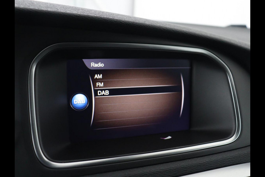 Volvo V40 Cross Country 1.5 T3 Polar+ Luxury | Panoramadak | Leder | Trekhaak | Harman/Kardon | Stoelverwarming | Camera | Keyless | Full LED | Park Assist | Climate control | Cruise control