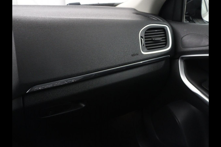 Volvo V40 Cross Country 1.5 T3 Polar+ Luxury | Panoramadak | Leder | Trekhaak | Harman/Kardon | Stoelverwarming | Camera | Keyless | Full LED | Park Assist | Climate control | Cruise control
