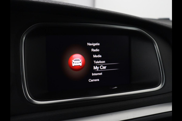 Volvo V40 Cross Country 1.5 T3 Polar+ Luxury | Panoramadak | Leder | Trekhaak | Harman/Kardon | Stoelverwarming | Camera | Keyless | Full LED | Park Assist | Climate control | Cruise control