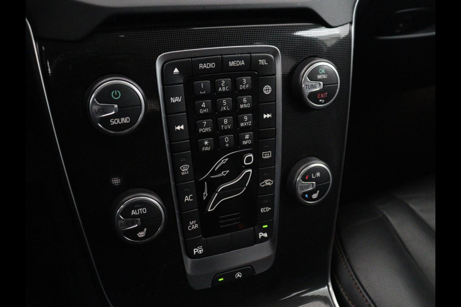 Volvo V40 Cross Country 1.5 T3 Polar+ Luxury | Panoramadak | Leder | Trekhaak | Harman/Kardon | Stoelverwarming | Camera | Keyless | Full LED | Park Assist | Climate control | Cruise control