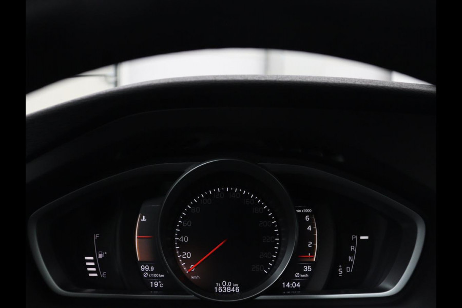 Volvo V40 Cross Country 1.5 T3 Polar+ Luxury | Panoramadak | Leder | Trekhaak | Harman/Kardon | Stoelverwarming | Camera | Keyless | Full LED | Park Assist | Climate control | Cruise control