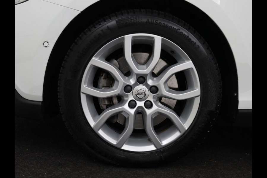 Volvo V40 Cross Country 1.5 T3 Polar+ Luxury | Panoramadak | Leder | Trekhaak | Harman/Kardon | Stoelverwarming | Camera | Keyless | Full LED | Park Assist | Climate control | Cruise control