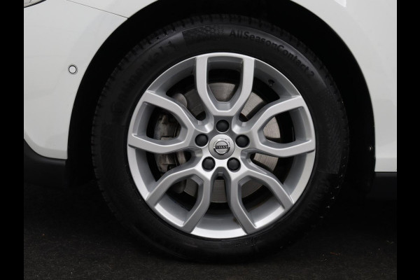 Volvo V40 Cross Country 1.5 T3 Polar+ Luxury | Panoramadak | Leder | Trekhaak | Harman/Kardon | Stoelverwarming | Camera | Keyless | Full LED | Park Assist | Climate control | Cruise control