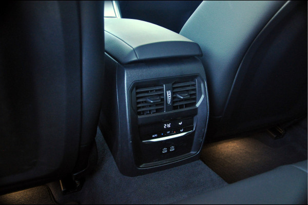 BMW 3 Serie Touring 330e M-Sport | HUD | Trekhaak | Garantie t/m 15-01-2029!