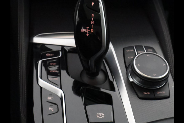 BMW 5 Serie Touring 530e Business Edition Plus | Stoelverwarming | Harman Kardon Sound System | Panoramadak |