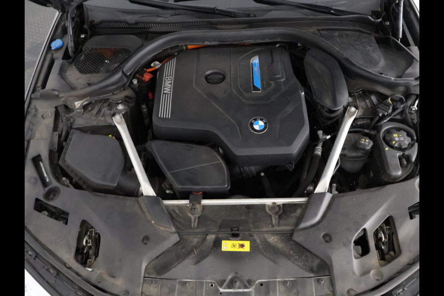 BMW 5 Serie Touring 530e Business Edition Plus | Stoelverwarming | Harman Kardon Sound System | Panoramadak |