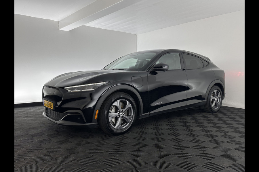 Ford Mustang Mach-E RWD 75 kWh [ 3-Fase ] {SOH-84%} (INCL.BTW) *LEATHER | FULL-LED | DAB | DIGI-COCKPIT | KEYLESS | NAVI-FULLMAP | CARPLAY | HEATED-COMFORTSEATS | TOPVIEW | ADAPTIVE-CRUISE | PRIVACY-GLASS | 18'' ALU*