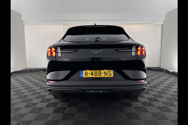 Ford Mustang Mach-E RWD 75 kWh [ 3-Fase ] {SOH-84%} (INCL.BTW) *LEATHER | FULL-LED | DAB | DIGI-COCKPIT | KEYLESS | NAVI-FULLMAP | CARPLAY | HEATED-COMFORTSEATS | TOPVIEW | ADAPTIVE-CRUISE | PRIVACY-GLASS | 18'' ALU*