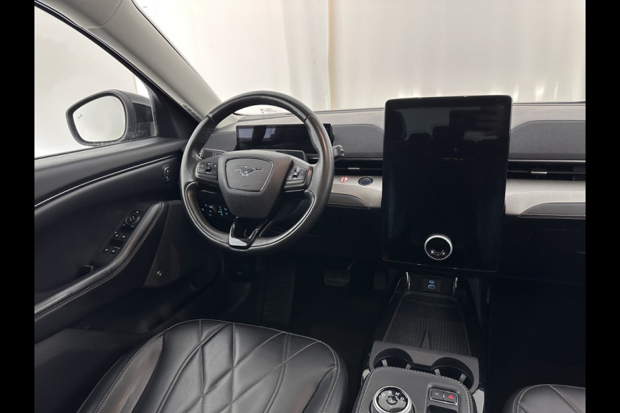 Ford Mustang Mach-E RWD 75 kWh [ 3-Fase ] {SOH-84%} (INCL.BTW) *LEATHER | FULL-LED | DAB | DIGI-COCKPIT | KEYLESS | NAVI-FULLMAP | CARPLAY | HEATED-COMFORTSEATS | TOPVIEW | ADAPTIVE-CRUISE | PRIVACY-GLASS | 18'' ALU*