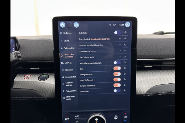 Ford Mustang Mach-E RWD 75 kWh [ 3-Fase ] {SOH-84%} (INCL.BTW) *LEATHER | FULL-LED | DAB | DIGI-COCKPIT | KEYLESS | NAVI-FULLMAP | CARPLAY | HEATED-COMFORTSEATS | TOPVIEW | ADAPTIVE-CRUISE | PRIVACY-GLASS | 18'' ALU*