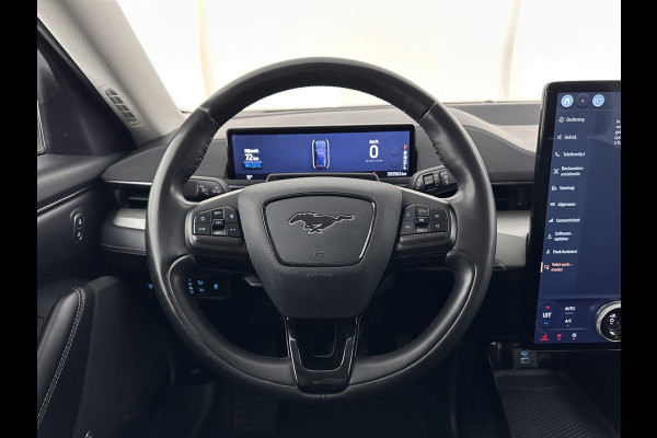Ford Mustang Mach-E RWD 75 kWh [ 3-Fase ] {SOH-84%} (INCL.BTW) *LEATHER | FULL-LED | DAB | DIGI-COCKPIT | KEYLESS | NAVI-FULLMAP | CARPLAY | HEATED-COMFORTSEATS | TOPVIEW | ADAPTIVE-CRUISE | PRIVACY-GLASS | 18'' ALU*