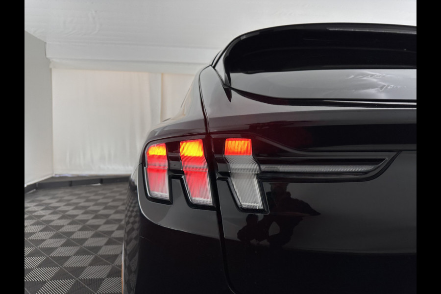 Ford Mustang Mach-E RWD 75 kWh [ 3-Fase ] {SOH-84%} (INCL.BTW) *LEATHER | FULL-LED | DAB | DIGI-COCKPIT | KEYLESS | NAVI-FULLMAP | CARPLAY | HEATED-COMFORTSEATS | TOPVIEW | ADAPTIVE-CRUISE | PRIVACY-GLASS | 18'' ALU*