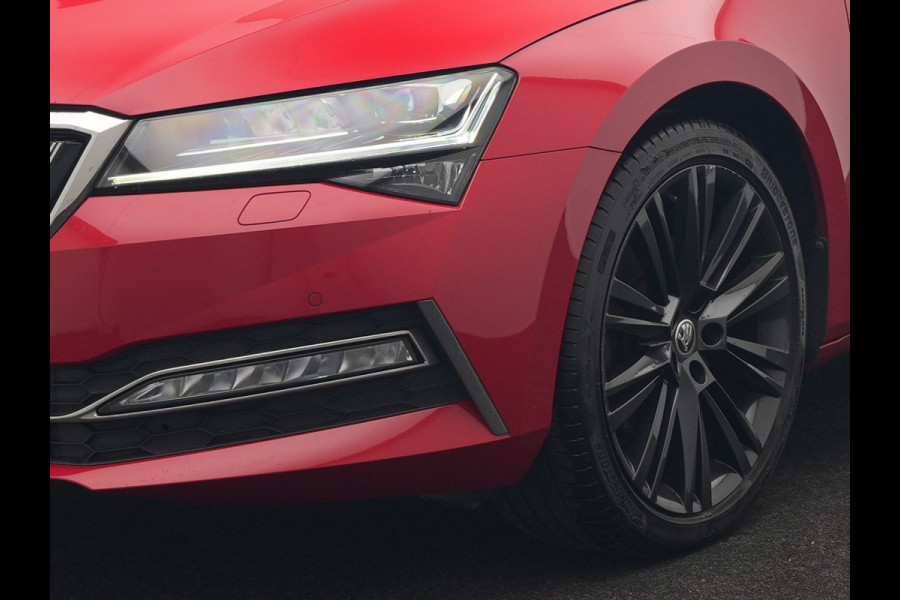 Škoda Superb Combi 1.4 TSI iV Business Edition PHEV 218pk Dealer O.H. | Trekhaak Af Fabriek | Adaptive Cruise | 360 Camera | Canton Audio | Lederen Sportstoelen Massage & Ventilatie & Memory | Sfeerverlichting | Stoelen & Stuur Verwarmd | Keyless | Plug In Hybrid