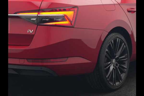 Škoda Superb Combi 1.4 TSI iV Business Edition PHEV 218pk Dealer O.H. | Trekhaak Af Fabriek | Adaptive Cruise | 360 Camera | Canton Audio | Lederen Sportstoelen Massage & Ventilatie & Memory | Sfeerverlichting | Stoelen & Stuur Verwarmd | Keyless | Plug In Hybrid