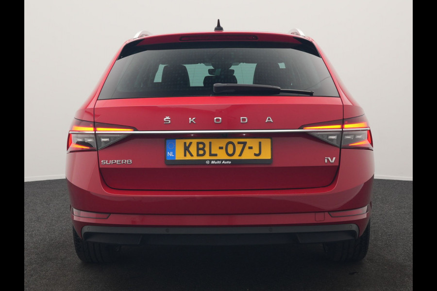 Škoda Superb Combi 1.4 TSI iV Business Edition PHEV 218pk Dealer O.H. | Trekhaak Af Fabriek | Adaptive Cruise | 360 Camera | Canton Audio | Lederen Sportstoelen Massage & Ventilatie & Memory | Sfeerverlichting | Stoelen & Stuur Verwarmd | Keyless | Plug In Hybrid