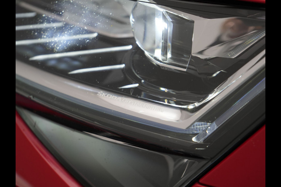 Škoda Superb Combi 1.4 TSI iV Business Edition PHEV 218pk Dealer O.H. | Trekhaak Af Fabriek | Adaptive Cruise | 360 Camera | Canton Audio | Lederen Sportstoelen Massage & Ventilatie & Memory | Sfeerverlichting | Stoelen & Stuur Verwarmd | Keyless | Plug In Hybrid