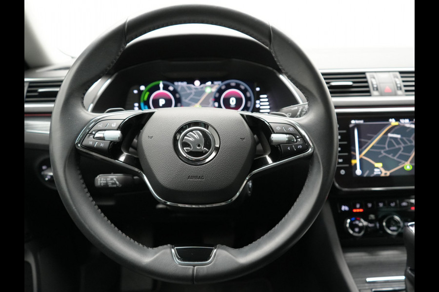 Škoda Superb Combi 1.4 TSI iV Business Edition PHEV 218pk Dealer O.H. | Trekhaak Af Fabriek | Adaptive Cruise | 360 Camera | Canton Audio | Lederen Sportstoelen Massage & Ventilatie & Memory | Sfeerverlichting | Stoelen & Stuur Verwarmd | Keyless | Plug In Hybrid