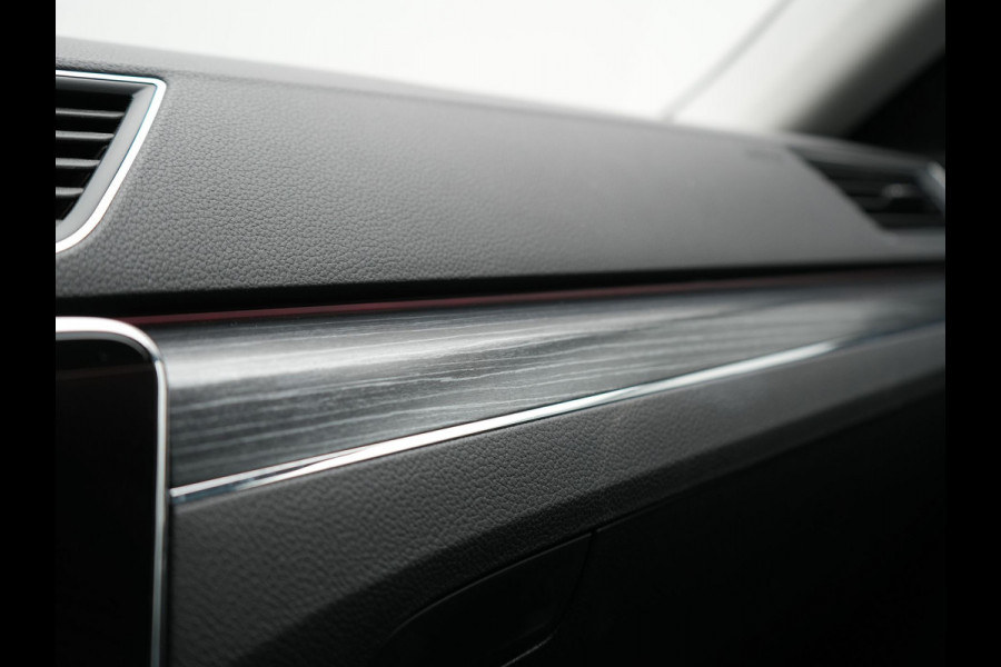 Škoda Superb Combi 1.4 TSI iV Business Edition PHEV 218pk Dealer O.H. | Trekhaak Af Fabriek | Adaptive Cruise | 360 Camera | Canton Audio | Lederen Sportstoelen Massage & Ventilatie & Memory | Sfeerverlichting | Stoelen & Stuur Verwarmd | Keyless | Plug In Hybrid