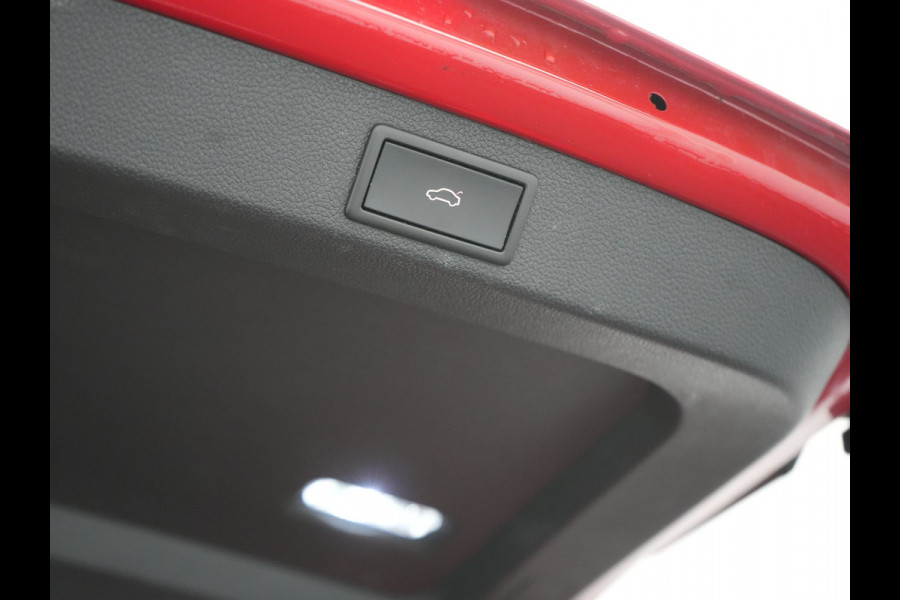 Škoda Superb Combi 1.4 TSI iV Business Edition PHEV 218pk Dealer O.H. | Trekhaak Af Fabriek | Adaptive Cruise | 360 Camera | Canton Audio | Lederen Sportstoelen Massage & Ventilatie & Memory | Sfeerverlichting | Stoelen & Stuur Verwarmd | Keyless | Plug In Hybrid